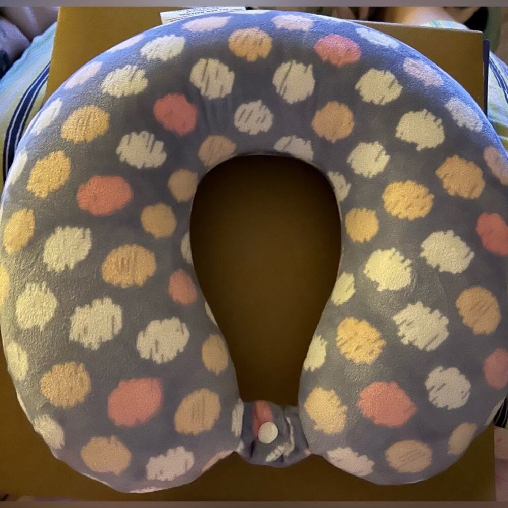 Traveling neck rest, pastel colors